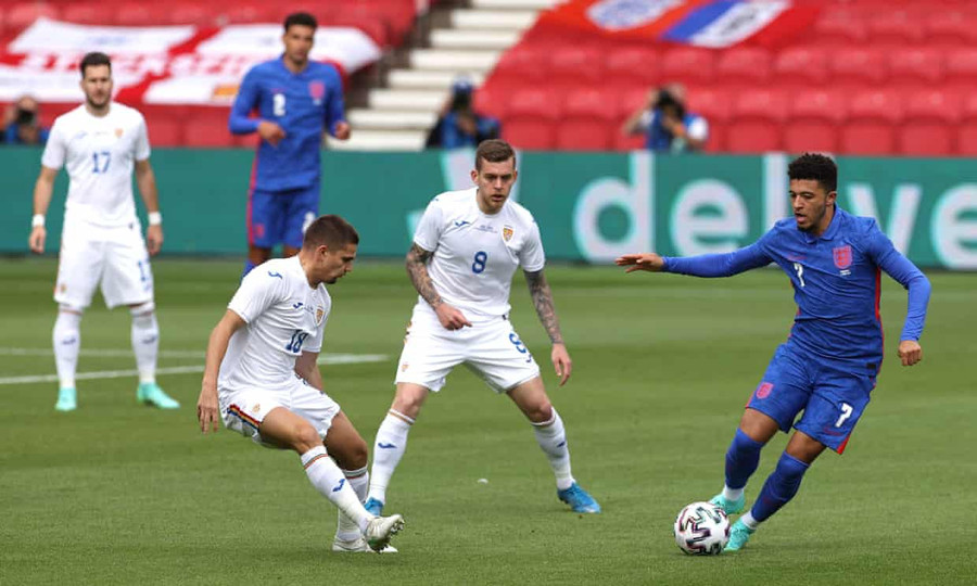 Sancho (phải) để lại nhiều dấu ấn. Ảnh: AFP