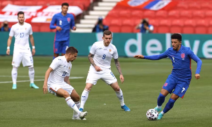 Sancho (phải) để lại nhiều dấu ấn. Ảnh: AFP