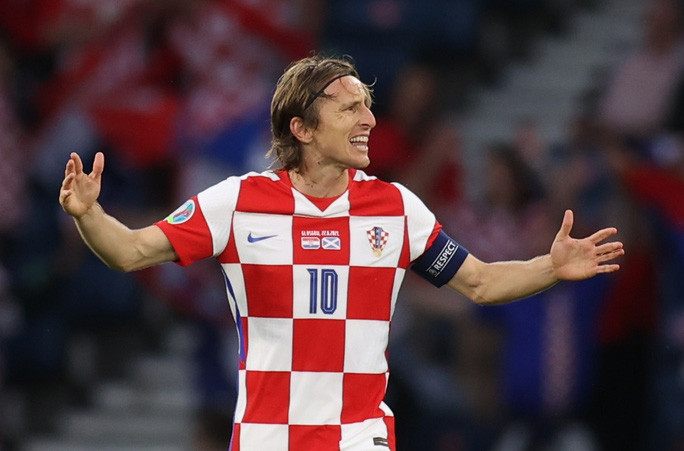 Luka Modric tạo sự khác biệt bằng siêu phẩm sút xa...