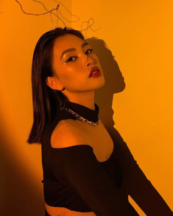 Người đẹp không ngại thay đổi để bản thân luôn mới mẻ trong mắt khán giả. Nàng hậu có thể cân được nhiều phong cách khác nhau, từ style dễ thương, ngọt ngào đến hình ảnh thần thái sang chảnh. ẢNH: CHỤP MÀN HÌNH