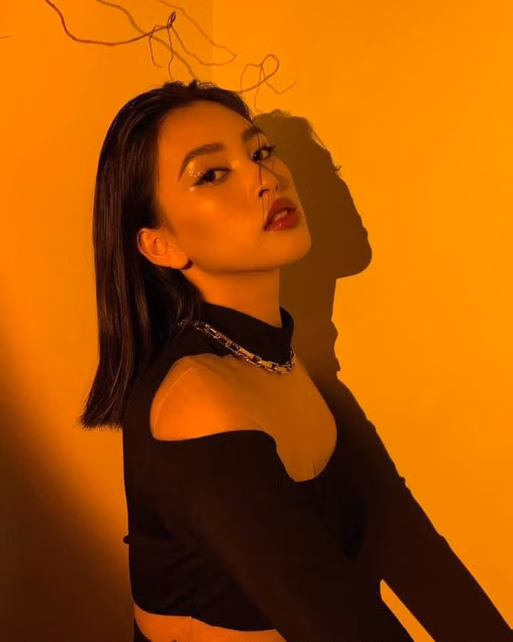 Người đẹp không ngại thay đổi để bản thân luôn mới mẻ trong mắt khán giả. Nàng hậu có thể cân được nhiều phong cách khác nhau, từ style dễ thương, ngọt ngào đến hình ảnh thần thái sang chảnh. ẢNH: CHỤP MÀN HÌNH