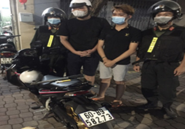 Hai đối tượng bị công an bắt giữ. Ảnh: Công an Đồng Nai cung cấp