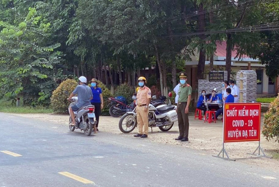 Chốt kiểm dịch tại H.Đạ Tẻh (Lâm Đồng). ẢNH: CTV