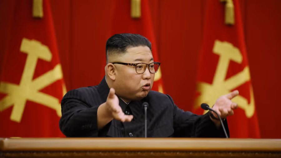 Ông Kim Jong-un trong cuộc họp đảng ngày 18.6 - Ảnh: Reuters