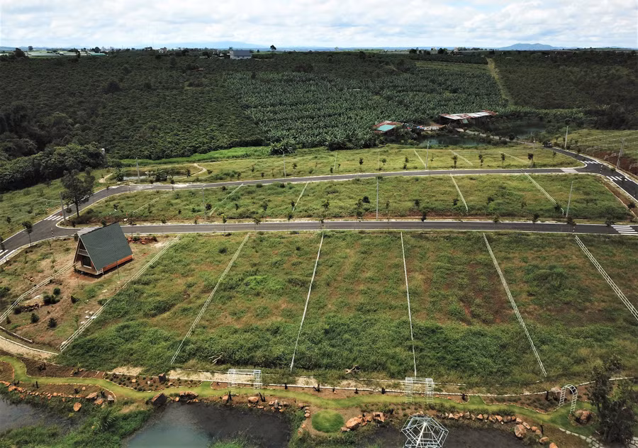 4 cán bộ do UBND TP.Bảo Lộc quản lý bị tạm đình chỉ công tác vì nhiều sai phạm trong hiến đất, tách thửa - Ảnh: Trùng Dương 4 cán bộ do UBND TP.Bảo Lộc quản lý bị tạm đình chỉ công tác vì nhiều sai phạm trong hiến đất, tách thửa - Ảnh: Trùng Dương