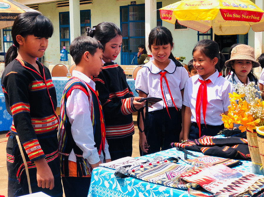 Học sinh Trường Tiểu học Anh Hùng Núp (phường Thắng Lợi, TP. Pleiku) tham gia Ngày hội 