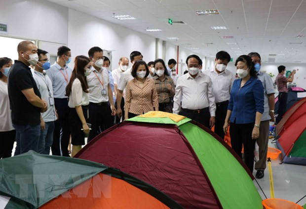 Phó Thủ tướng Chính phủ Lê Văn Thành kiểm tra khu lưu trú của công nhân Công ty TNHH Goertek Vina tại khu công nghiệp Quế Võ. (Ảnh: Thái Hùng/TTXVN) Phó Thủ tướng Chính phủ Lê Văn Thành kiểm tra khu lưu trú của công nhân Công ty TNHH Goertek Vina tại khu công nghiệp Quế Võ. (Ảnh: Thái Hùng/TTXVN)