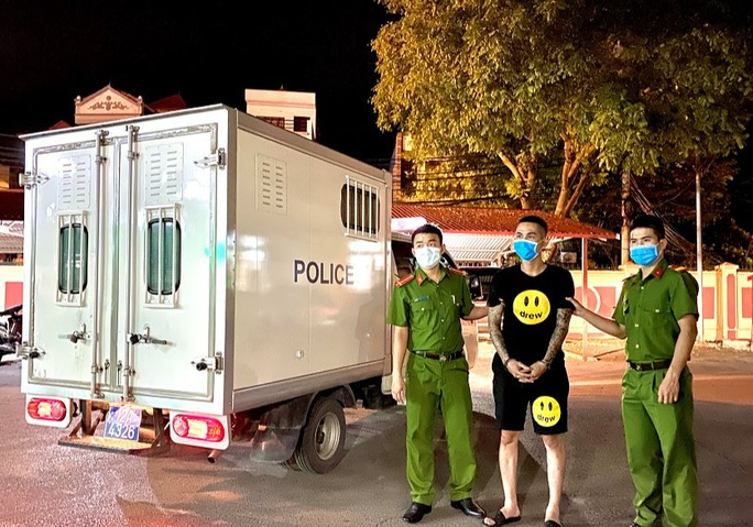 Nghi phạm Nguyễn Văn Hồng Quân bị công an bắt giữ - Ảnh: Công an cung cấp Nghi phạm Nguyễn Văn Hồng Quân bị công an bắt giữ - Ảnh: Công an cung cấp