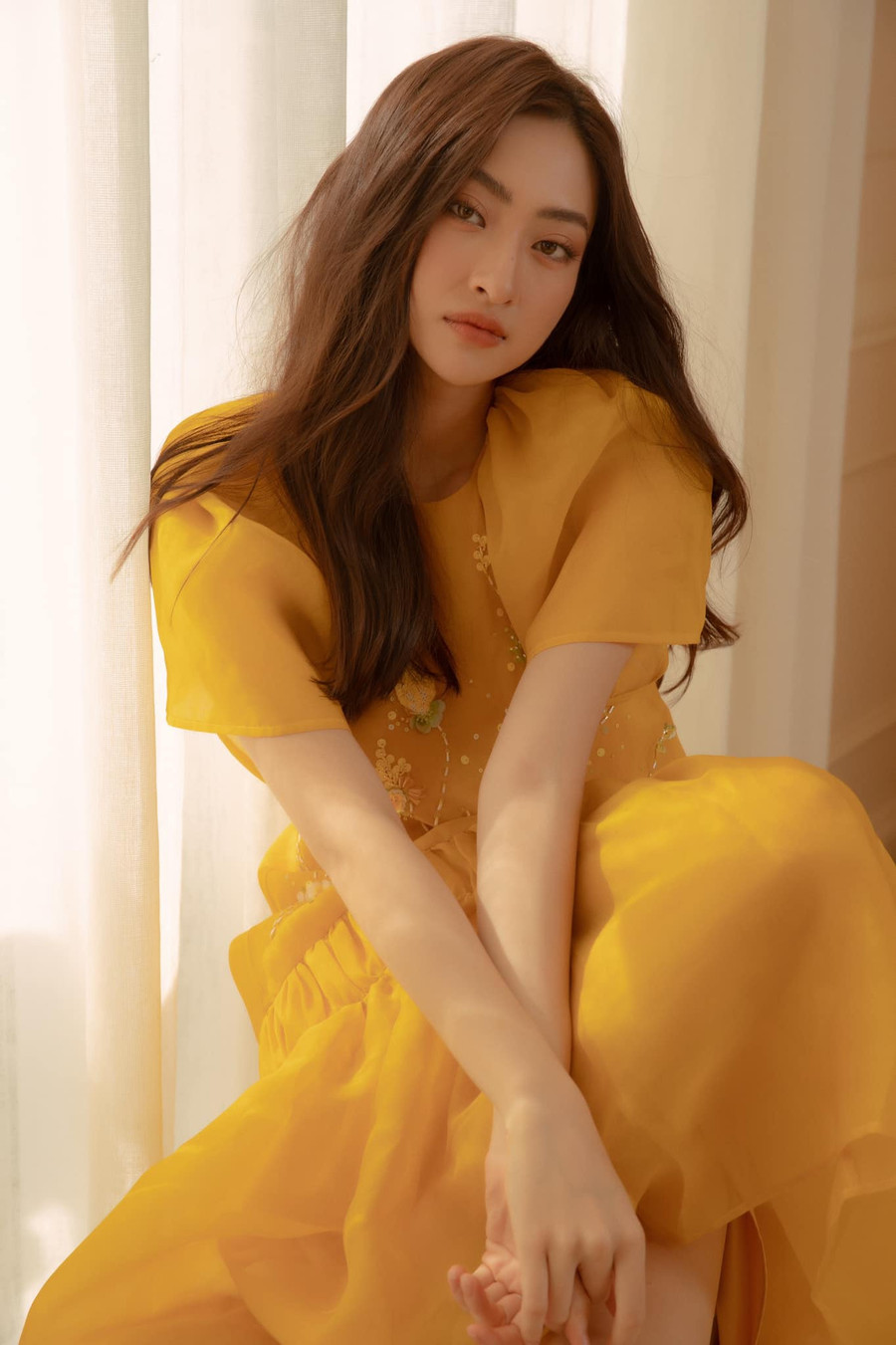 Sau hai năm đăng quang, mỹ nhân Cao Bằng có nhiều hoạt động nổi bật. Cô thường xuyên xuất hiện ở các sàn diễn thời trang đình đám. ẢNH: FBNV