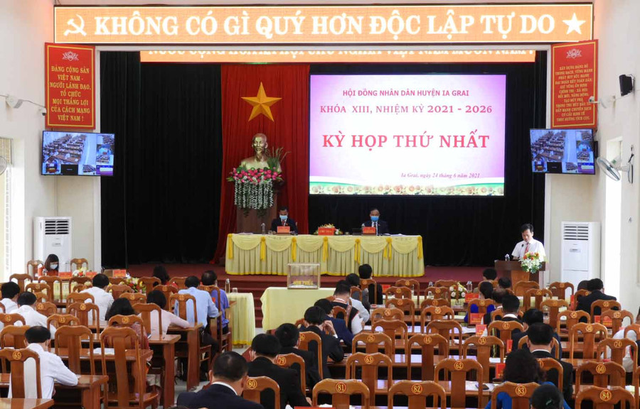 Quang cảnh Kỳ họp thứ nhất HĐND huyện Ia Grai khoá XIII (0016)
