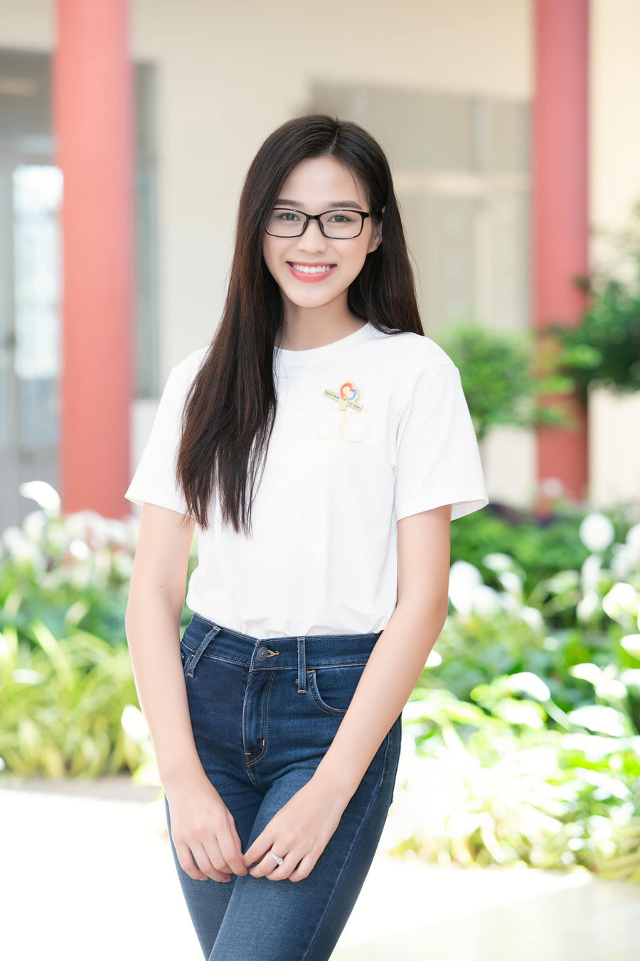 Hiện tại người đẹp học online và hạn chế ra đường để bảo vệ sức khỏe. Trên trang cá nhân, cô cũng kêu gọi mọi người nêu cao ý thức chống dịch. Ảnh: FBNV