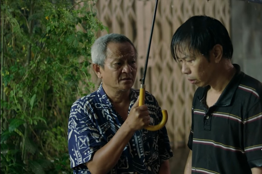 Ông Lân tuy tính tình trẻ con nhưng thực chất là người bố tâm lý.