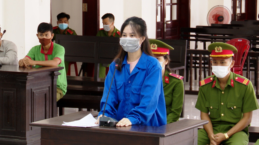 Bị cáo Dương Thị Ngọc Giàu tại tòa - ẢNH: XUÂN PHÚC