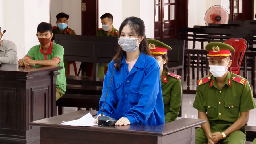 Bị cáo Dương Thị Ngọc Giàu tại tòa - ẢNH: XUÂN PHÚC