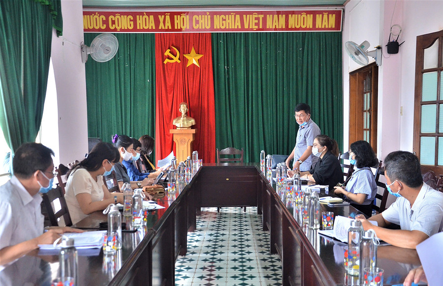 Quang cảnh buổi làm việc giữa Báo Gia Lai và UBND huyện Mang Yang. Ảnh: Phương Vi