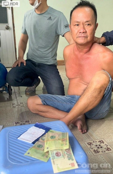 Đối tượng Nguyễn Văn Lịch bị bắt quả tang đang ghi số đề thu lợi bất chính