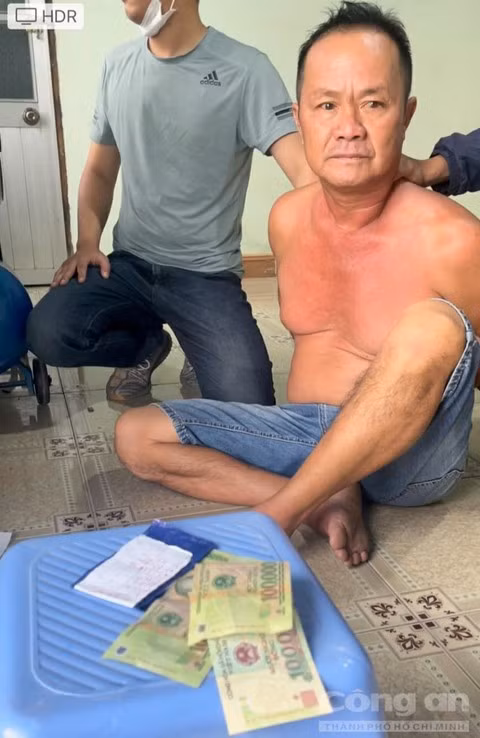 Đối tượng Nguyễn Văn Lịch bị bắt quả tang đang ghi số đề thu lợi bất chính