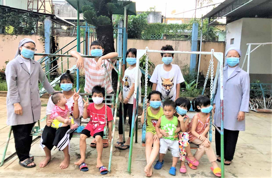Các em nhỏ mồ côi được nuôi dưỡng trong môi trường an toàn. Ảnh: Đinh Yến