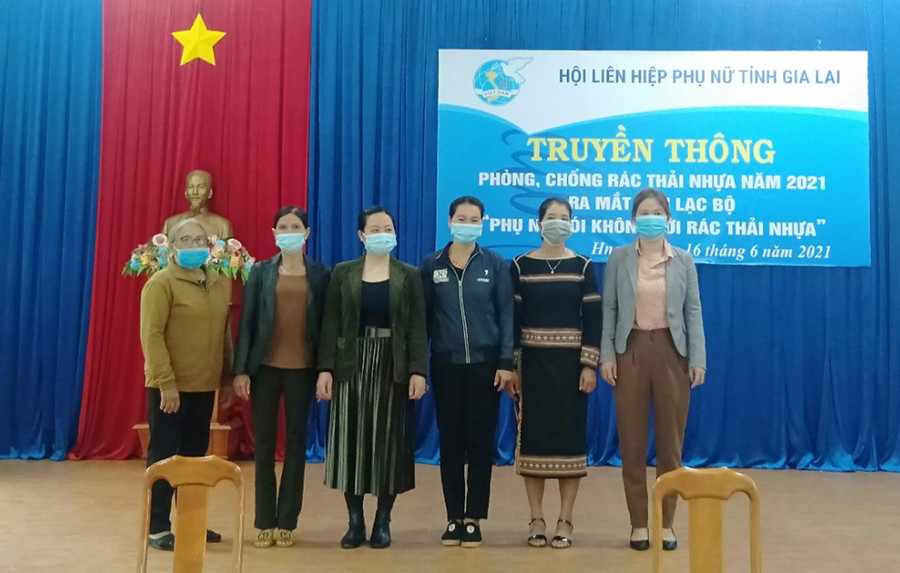  Ra mắt Ban Chủ nhiệm Câu lạc bộ. Ảnh: Hồng Thương