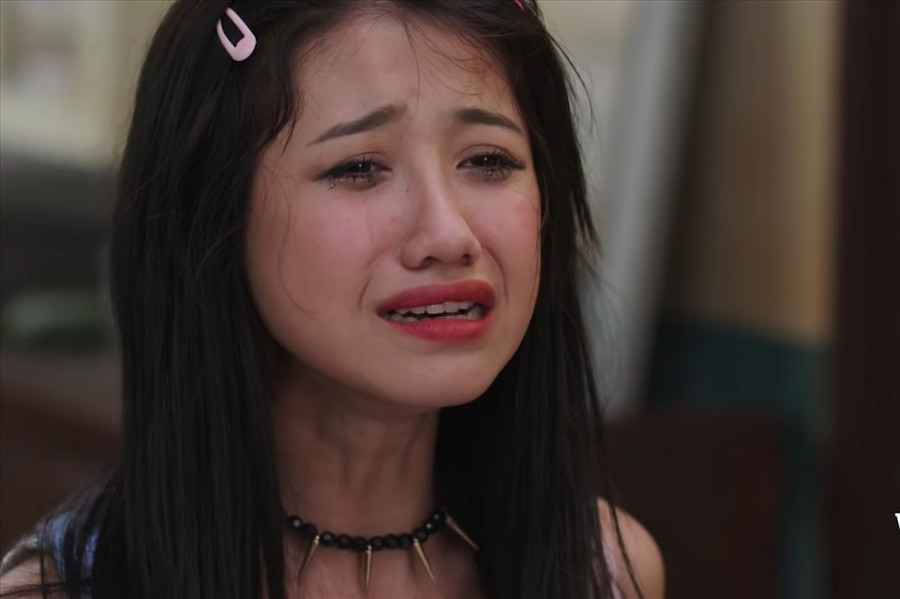 Trịnh Thảo vào vai đứa con nổi loạn.