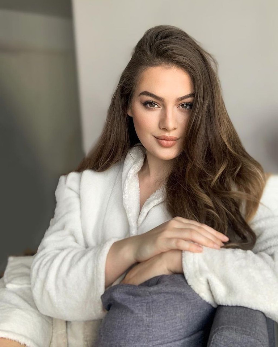 Maya Albert đang tích cực chuẩn bị cho cuộc thi Hoa hậu Quốc tế sắp tới. Trang Angelopedia đánh giá người đẹp Pháp là ứng viên nặng ký tại cuộc thi năm nay nhờ sở hữu nhan sắc xinh đẹp, sự quyết tâm, tự tin cùng tinh thần lạc quan, mạnh mẽ. ẢNH: INSTAGRAM NV