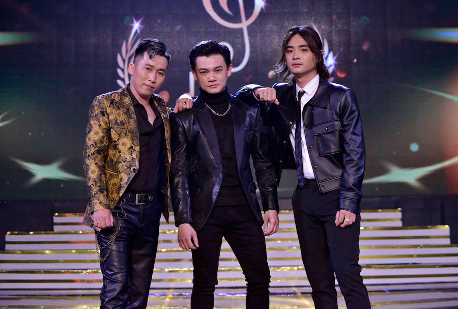 Trong ba thí sinh, Hoàng Thắng (ngoài cùng bên phải) có điểm số cao nhất ở đêm thi này. ẢNH: BTC