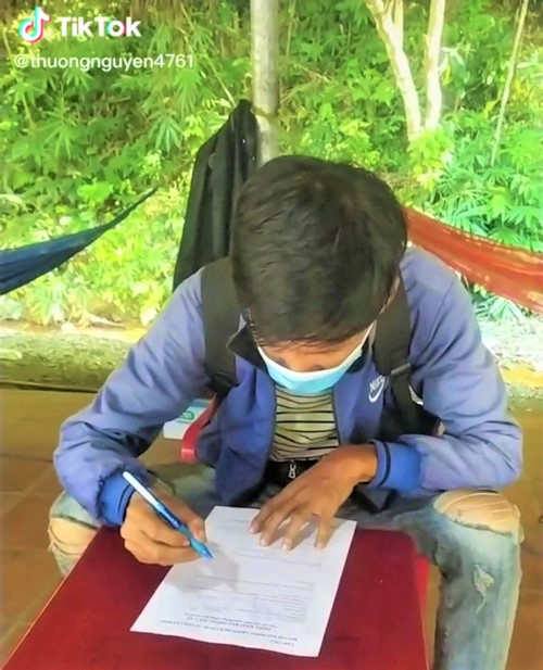 Nguyễn Tấn Thương khai báo y tế gian dối tại Chốt kiểm dịch số 1, đèo Chuối, Quốc lộ 20, huyện Đạ Huoai (Lâm Đồng).