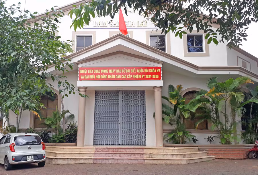 Cơ sở vật chất của nhà hát cũ không còn đảm bảo yêu cầu biểu diễn nghệ thuật chuyên nghiệp nên Nhà hát Ca múa nhạc tổng hợp Đam San chỉ sử dụng làm nơi tập luyện. Ảnh: Phương Duyên