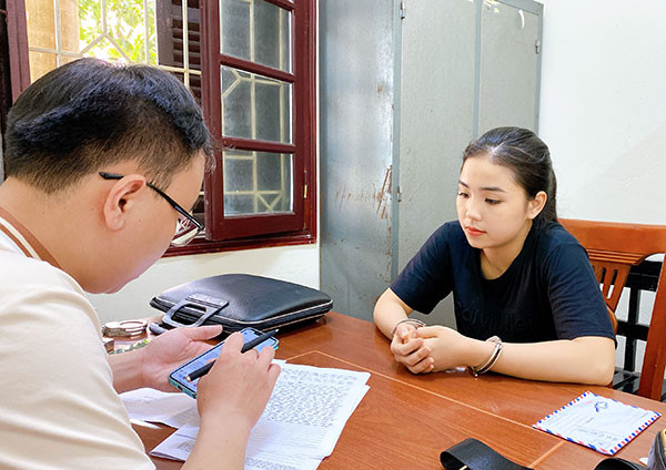 Trần Thị Diệu Huyền bị công an bắt trước đó Trần Thị Diệu Huyền bị công an bắt trước đó
