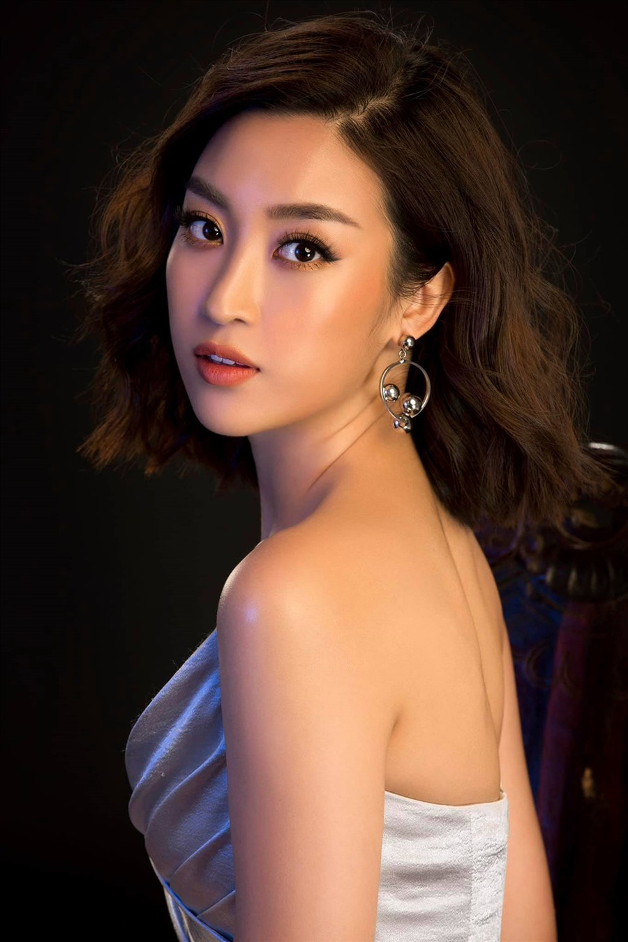 Là người đoạt danh hiệu Người đẹp nhân ái của Miss World 2017, cô ghi điểm với khán giả bởi nhan sắc ngày càng thăng hạng và tấm lòng nhân ái. Nếu có cơ hội đại diện Việt Nam tham dự Miss Grand International 2021 sắp tới đây, Đỗ Mỹ Linh sẽ có cơ hội thể hiện bản thân nhiều hơn thông qua những kinh nghiệm đã được trau dồi trong suốt 5 năm qua. Ảnh: Sen Vàng.