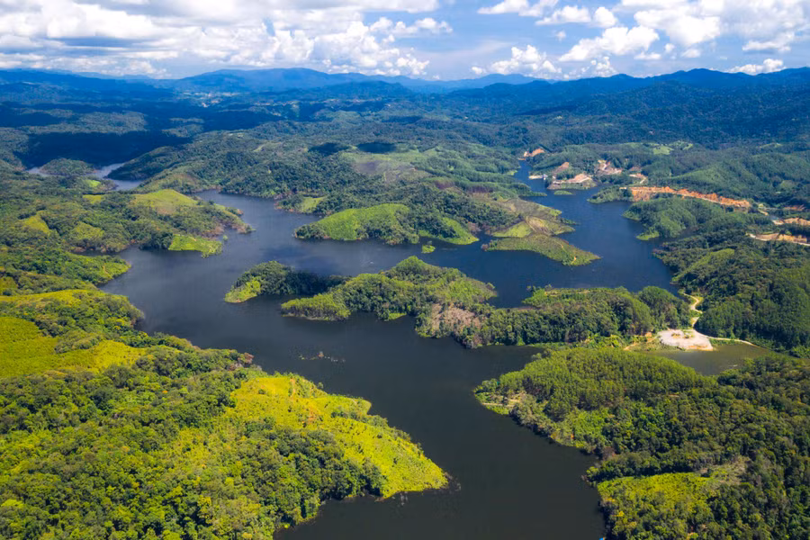 Lòng hồ Thủy điện Thượng Kon Tum. Ảnh: Nguyễn Ban