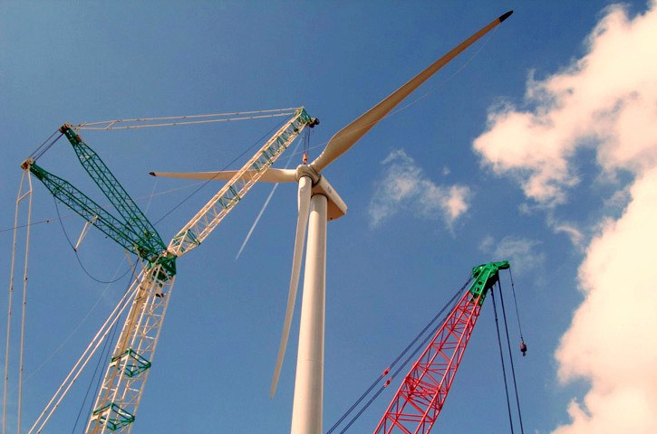 Trụ turbine có chiều cao 80m, đường kính rotor (tổ hợp của hub và 3 cánh quạt) là 82.5m, công suất 1.6MW.