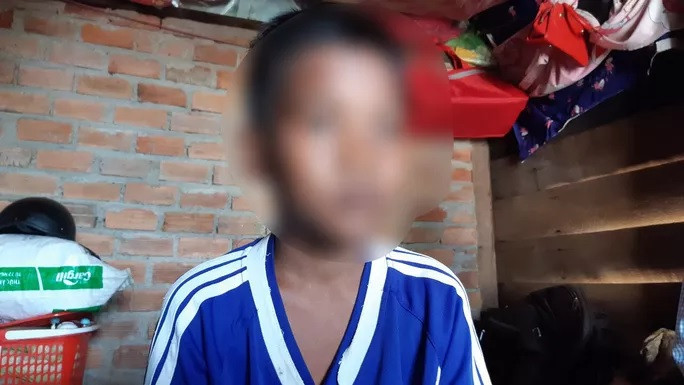 Vì nợ 550.000 đồng tiền quỹ, em Y H.Bkrông bị ông Hải giữ học bạ