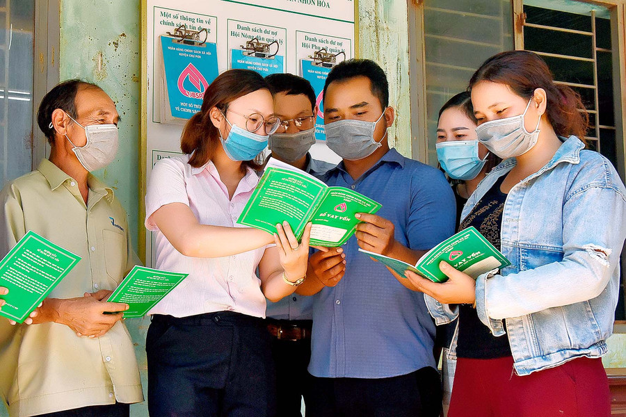 1.Nhiều gia đình ở huyện Chư Pưh vươn lên thoát nghèo nhờ được vay vốn ưu đãi.