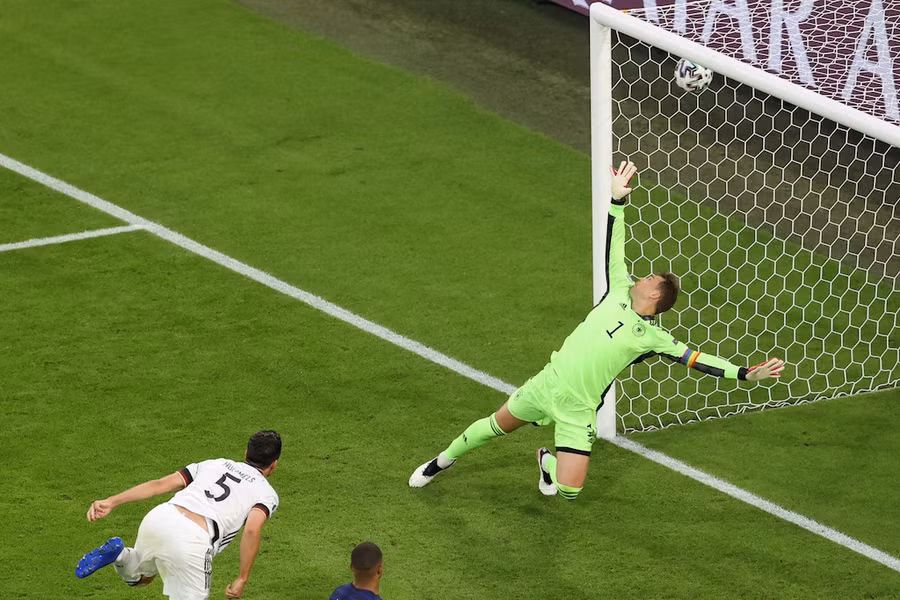  Pha đốt lưới nhà của Hummels - Ảnh: AFP