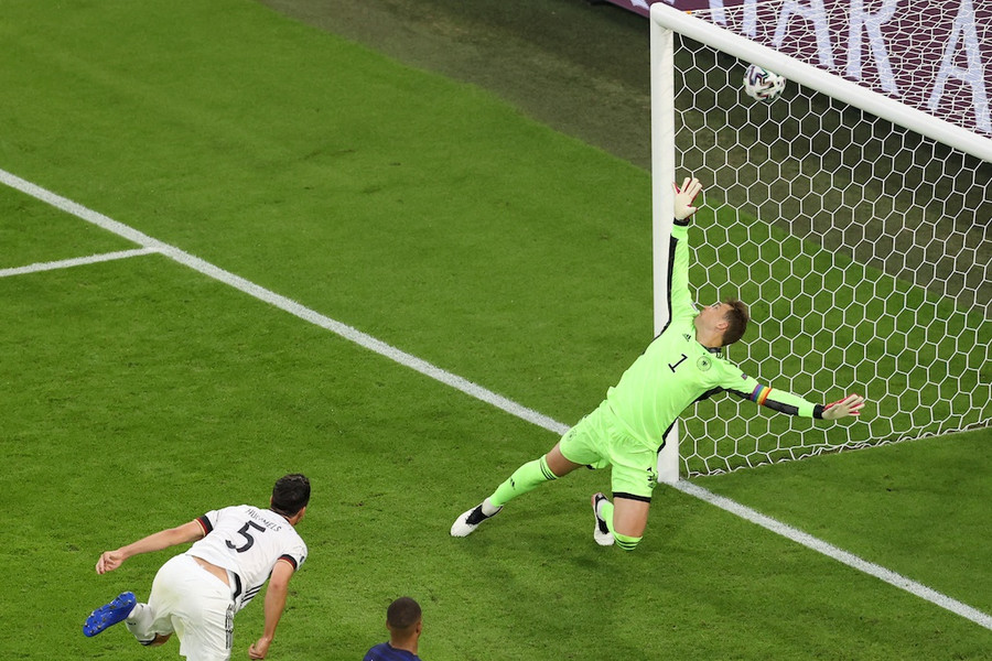  Pha đốt lưới nhà của Hummels - Ảnh: AFP