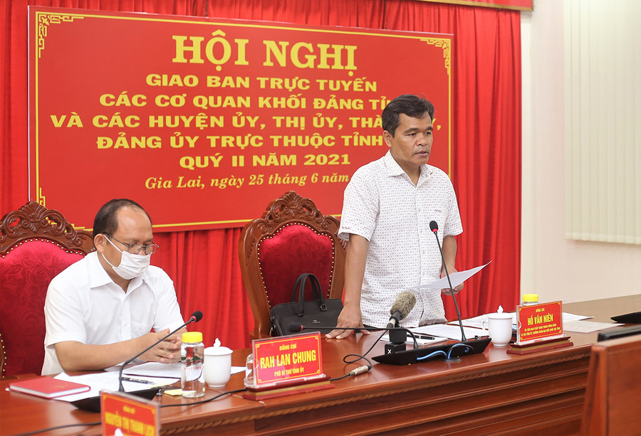 Bí thư Tỉnh ủy Hồ Văn Niên phát biểu tại hội nghị. Ảnh: Phương Linh Đồng chí Hồ Văn Niên-Bí thư Tỉnh ủy phát biểu tại hội nghị. Ảnh: Phương Linh