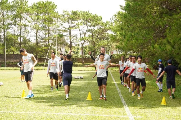 CLB Hoàng Anh Gia Lai tập luyện chuẩn bị cho giai đoạn tiếp theo của mùa giải