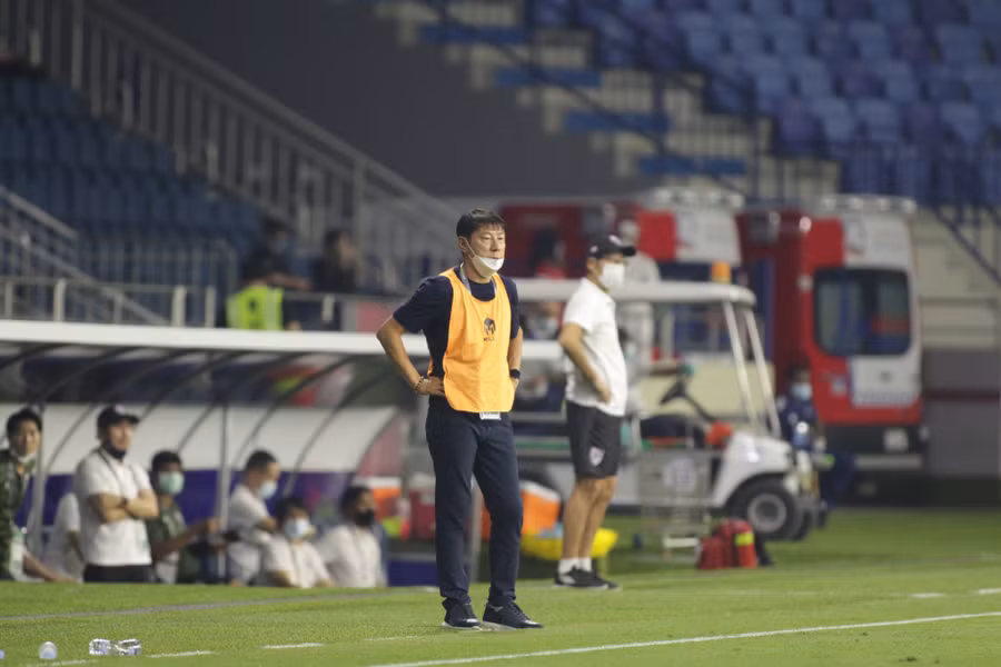 HLV Shin Tae-yong chắc chắn sẽ có những giải pháp để hạn chế những sai sót của tuyển Indonesia. Ảnh: NGỌC LINH