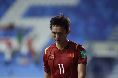 Tuấn Anh sẽ được đưa đi kiểm tra mức độ chấn thương vào chiều 8.6. Ảnh: T.H