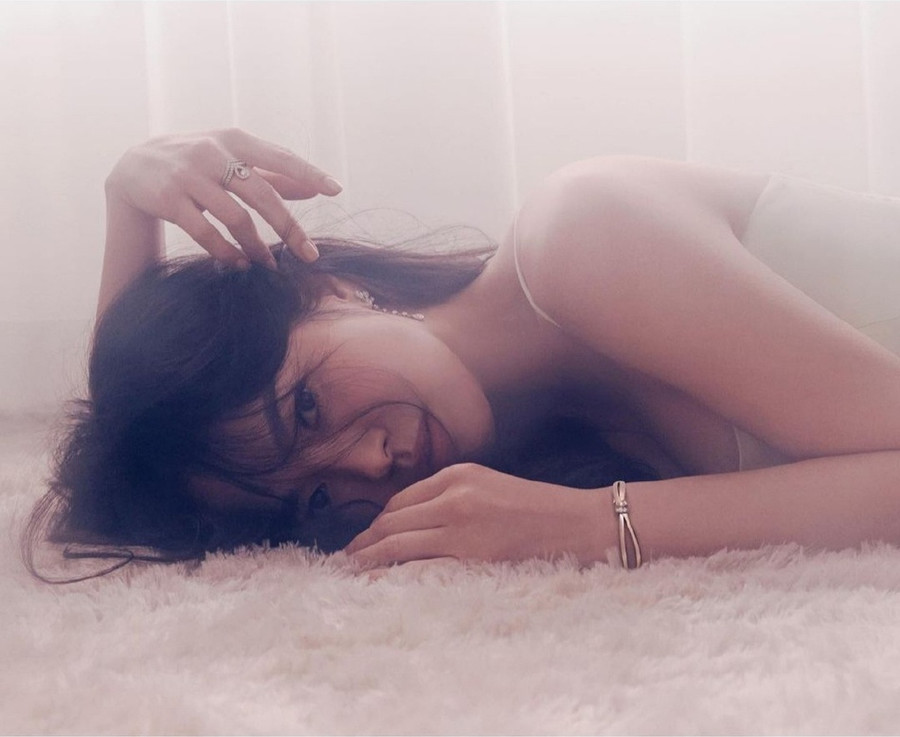 Sao phim Hậu duệ mặt trời cũng khẳng định: “Tôi nghĩ nếu mình cứ làm tốt hôm nay, thì sau này bản thân cũng sẽ nhận được những trái ngọt”. ẢNH: ELLE SINGAPORE