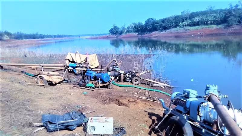  Trên địa bàn tỉnh Đắk Lắk có nhiều ao hồ, đập thủy lợi phục vụ tưới tiêu các loại cây công nghiệp nhưng nhiều hồ đập chưa được cắm biển cảnh báo nước sâu nguy hiểm để trẻ em biết mà tránh xa.