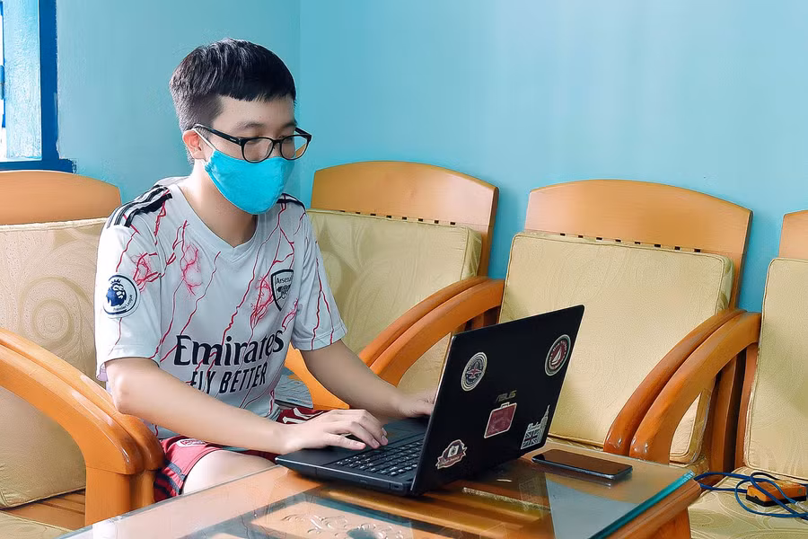  Bạn Lê Hoàng Nguyên ở tổ 6 phường Hội Thương, TP. Pleiku là sinh viên Trường Đại học Bách khoa TP. Hồ Chí Minh về nhà ngày 20-5 và tự cách ly tại nhà.