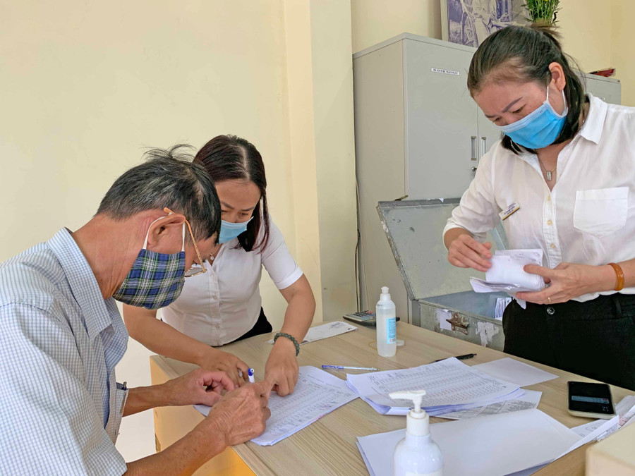 Ngành BHXH tỉnh tiếp tục củng cố và hoàn thiện hệ thống đại lý xã, phường, thị trấn, các hội đoàn thể để phát triển đối tượng tham gia BHXH, BHYT. Ảnh: Như Nguyện