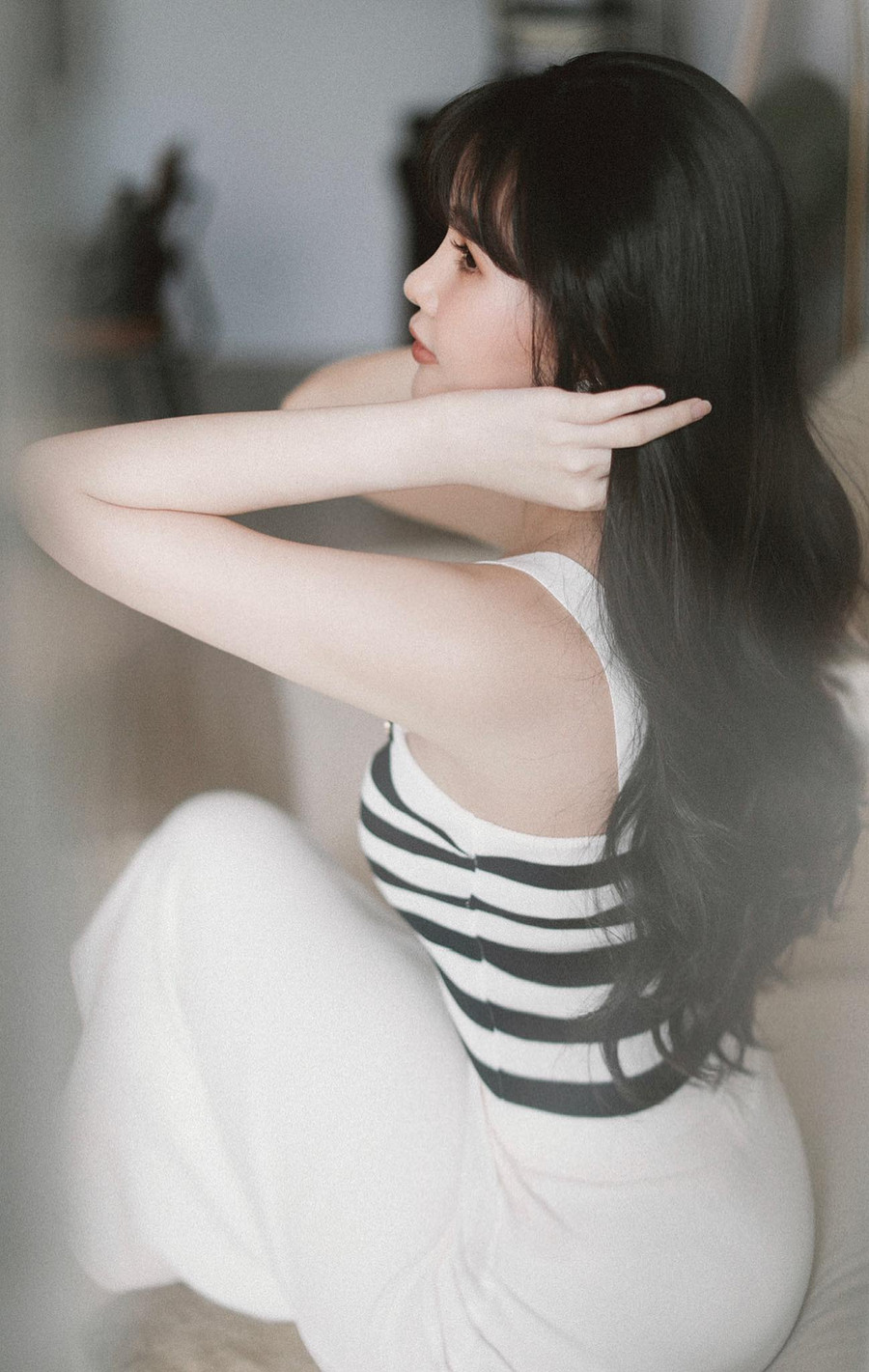  Ngay lập tức, khoảnh khắc thơ thẩn của Hoa hậu Đại dương 2017 nhận về hơn 3.600 lượt tương tác cùng những lời khen của khán giả. Trong một bài viết khác, Ngân Anh cũng cho biết thời gian vừa qua cô khá bận rộn với công việc nên không có nhiều thời gian giao lưu với mọi người trên mạng xã hội - Ảnh: NVCC