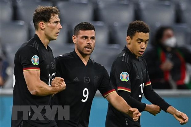 Trung vệ Leon Goretzka (trái) ghi bàn thắng san bằng tỷ số 2-2 cho đội tuyển Đức trong trận gặp Hungary. (Ảnh: AFP/TTXVN)