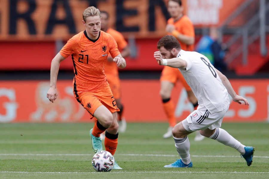 Tương tự là Frenkie de Jong (trái). Ảnh: AFP Tương tự là Frenkie de Jong (trái). Ảnh: AFP