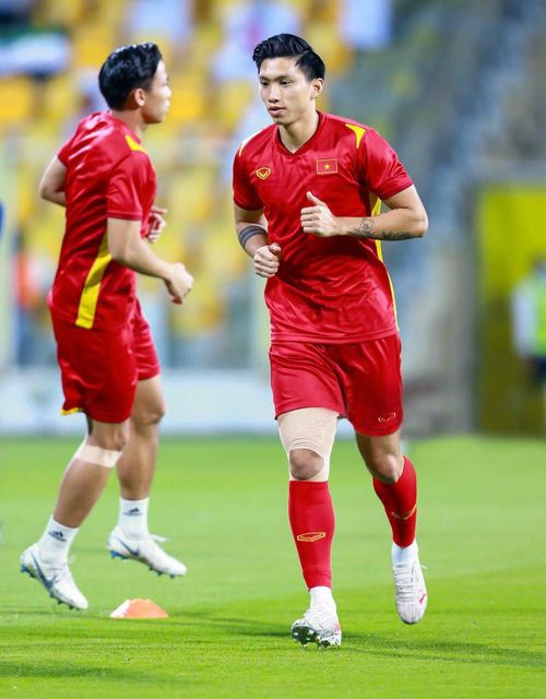 Đoàn Văn Hậu và Quế Ngọc Hải. Ảnh: FBVN.