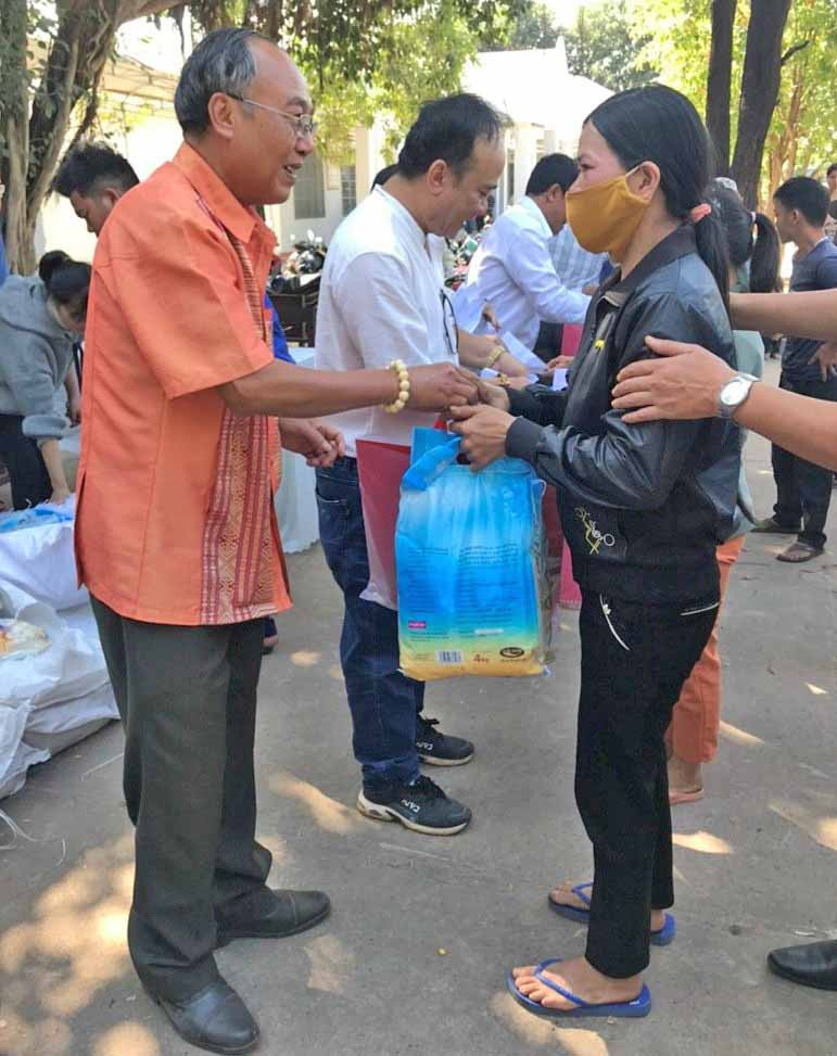 ông Nguyễn Đăng Sơn trong chuyến từ thiện tại Ia Lâu đợt Tết Nguyên đán Tân Sửu 2021