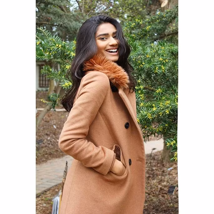 Nhan sắc Shivali Patel